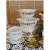 Image 6 : Kitchenware Lot: Pyrex, Cookbooks, Pottery, Glassware