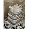 Image 5 : Kitchenware Lot with Floral Teapot, Baking Dishes, and Pitcher
