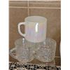 Image 4 : Iridescent Glass and Dinnerware Collection
