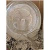 Image 5 : Iridescent Glass and Dinnerware Collection