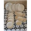 Image 1 : Noritake Glenrose 16-Piece Stoneware Dinnerware Set USA
