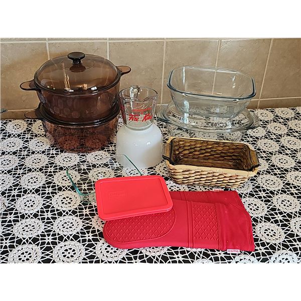 Kitchen Cookware and Bakeware Lot Including Pyrex, Anchor Hocking, and Starfrit