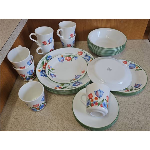 Corelle Tulip Pattern 20-Piece Dinnerware Set