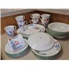 Image 5 : Corelle Tulip Pattern 20-Piece Dinnerware Set