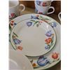 Image 6 : Corelle Tulip Pattern 20-Piece Dinnerware Set