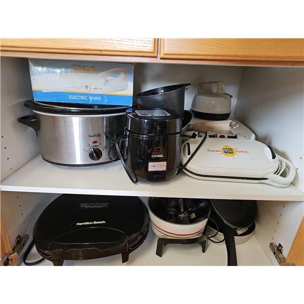 Small Kitchen Appliances and Cookware Lot
