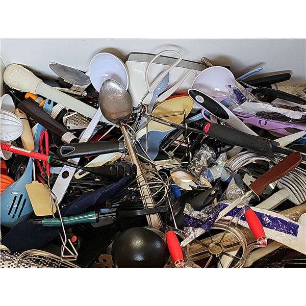 Large Mixed Lot Of Kitchen Utensils And Gadgets