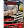 Image 6 : Large Mixed Lot Of Kitchen Utensils And Gadgets