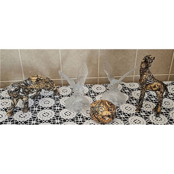 Lot: 2 Glass Eagle Figurines and 3 Animal Print Decor Items