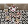 Image 7 : Porcelain Teapot and Tea Set with Red and Black Folk Pattern