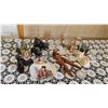 Image 8 : Decorative Figurines, Plate, and Glassware Group