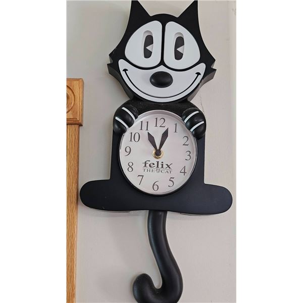 Felix the Cat Wall Clock with Moving Tail