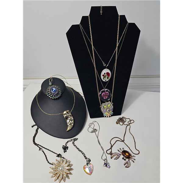 Costume Jewellery Necklaces and Brooches Lot