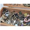 Image 2 : Costume Jewellery Earrings lot in Wooden Box