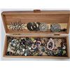 Image 4 : Costume Jewellery Earrings lot in Wooden Box