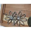 Image 5 : Costume Jewellery Earrings lot in Wooden Box