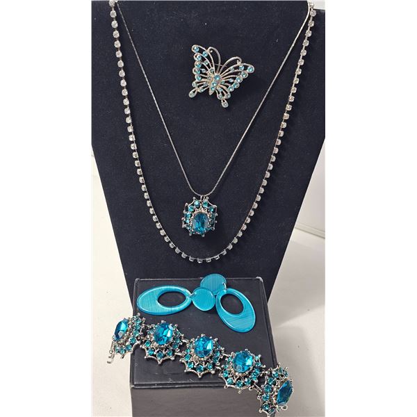 Blue Rhinestone Jewelry Set With Earrings, Necklace, Bracelet, and Brooch