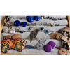 Image 2 : Mixed-Material Costume Earring Collection