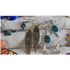 Image 4 : Mixed-Material Costume Earring Collection