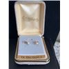 Image 1 : Beau Jangles 10kt Gold and Pearl Earrings