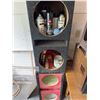 Image 3 : Garage Lot With Desk, Chair, Decor and Vintage Microwave