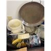 Image 5 : Mystery Lot With Natural Yogurt Maker, Italian Soup Tureen, Basket