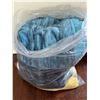 Image 5 : Fleece Throw Blankets and Pillow