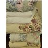 Image 3 : Floral Comforters and Quilts Lot