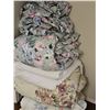 Image 4 : Floral Comforters and Quilts Lot