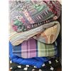 Image 3 : 5 Comforters and Quilts