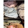 Image 4 : Linens and Towels Lot
