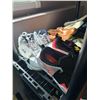 Image 5 : Pairs of Men's and Women's Shoes and Sandals