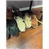 Image 6 : Pairs of Men's and Women's Shoes and Sandals