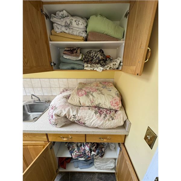 Bedding Lot With Sunbeam Heated Mattress Pad