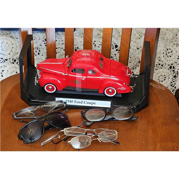 1940 Ford Coupe Die-Cast Model Car With Eyeglasses Lot