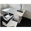 Image 1 : L1 - White adjustable height desk w/ x2 white chairs & keyboard