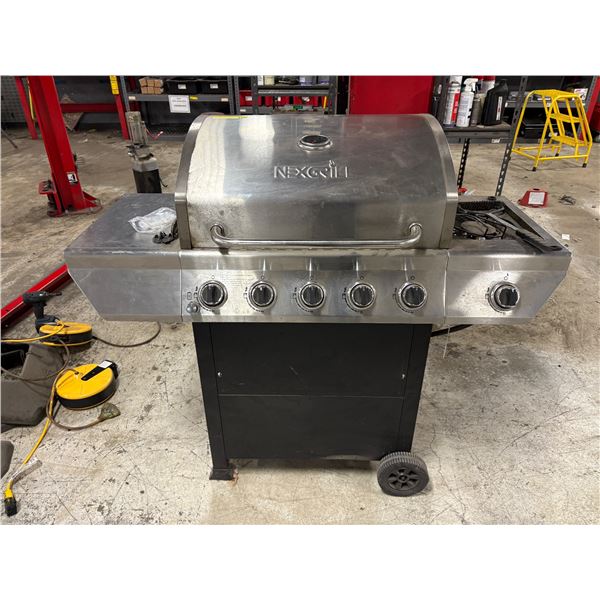 L2 - Nexgrill stainless steel BBQ w/ propane tank - Missing side burner lid