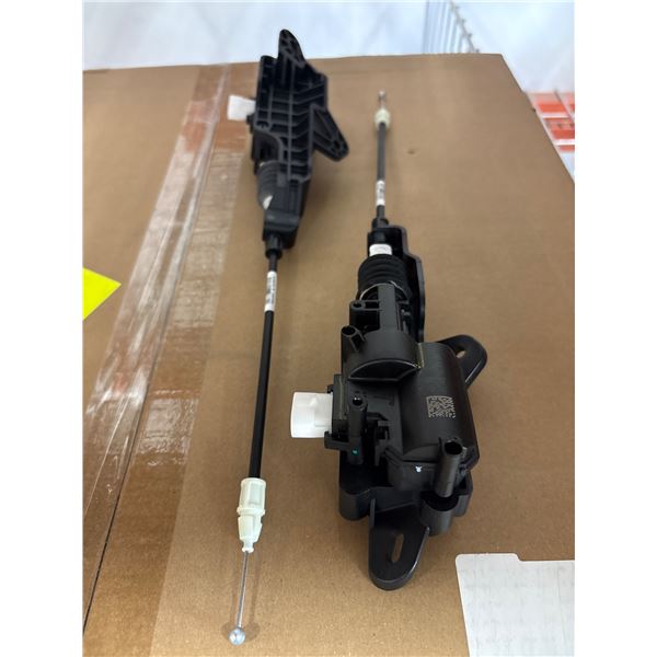 L2 - 6pc - Brand new OEM Tesla suspension struts, drive axle & gas. Filled shock