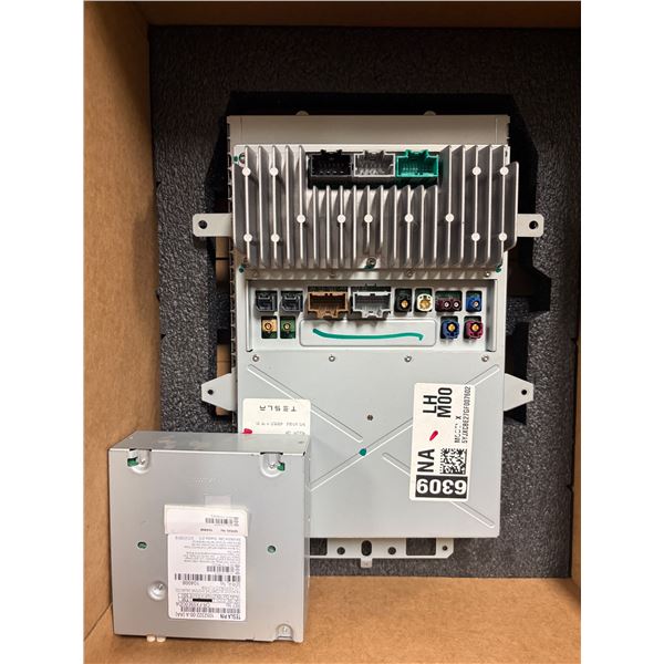 L2 - BNIB OEM Tesla Model S 17" Media Control Unit - Part#: 1045006-00-B