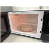 Image 2 : L2 - Panasonic Black Countertop Microwave Oven