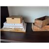 Image 3 : Decorative Shelf Décor Collection