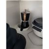 Image 3 : Kitchen Appliance Lot With Kettle, Blender, Coffee Maker, Rice Cooker