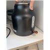 Image 5 : Kitchen Appliance Lot With Kettle, Blender, Coffee Maker, Rice Cooker