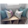 Image 1 : 4 Decorative Throw Pillows with Covers