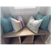 Image 2 : 4 Decorative Throw Pillows with Covers