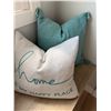 Image 4 : 4 Decorative Throw Pillows with Covers