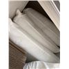 Image 2 : 3 White Polyester Fibre Filled Bed Pillows