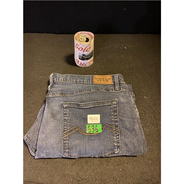 Men's jean size 42" x 31"