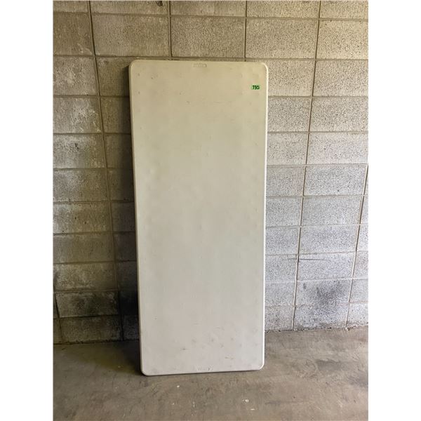 Folding table