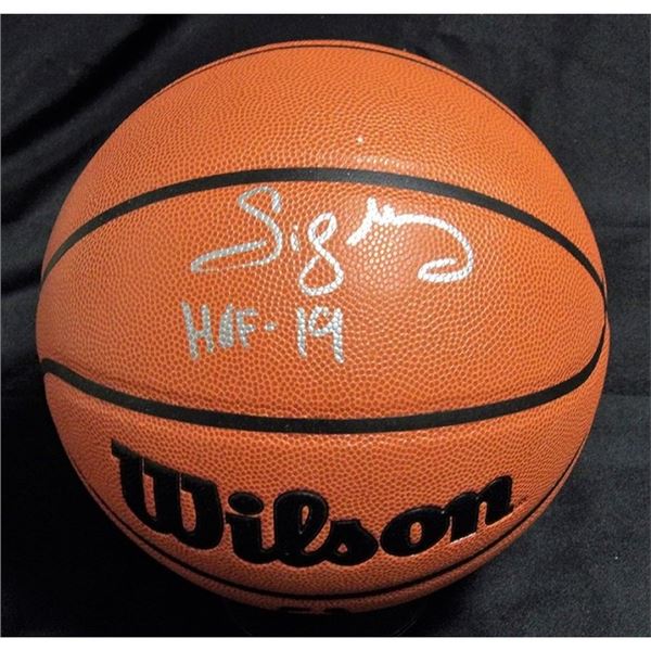 Milwaukee Buck Sidney Moncrief Signed Basketball TRISTAR Authenticated